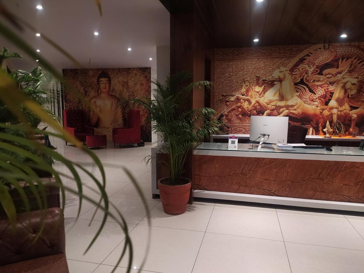 Rajlaxmi Hotel - Free Airport Pickup And Drop Jaipur Buitenkant foto